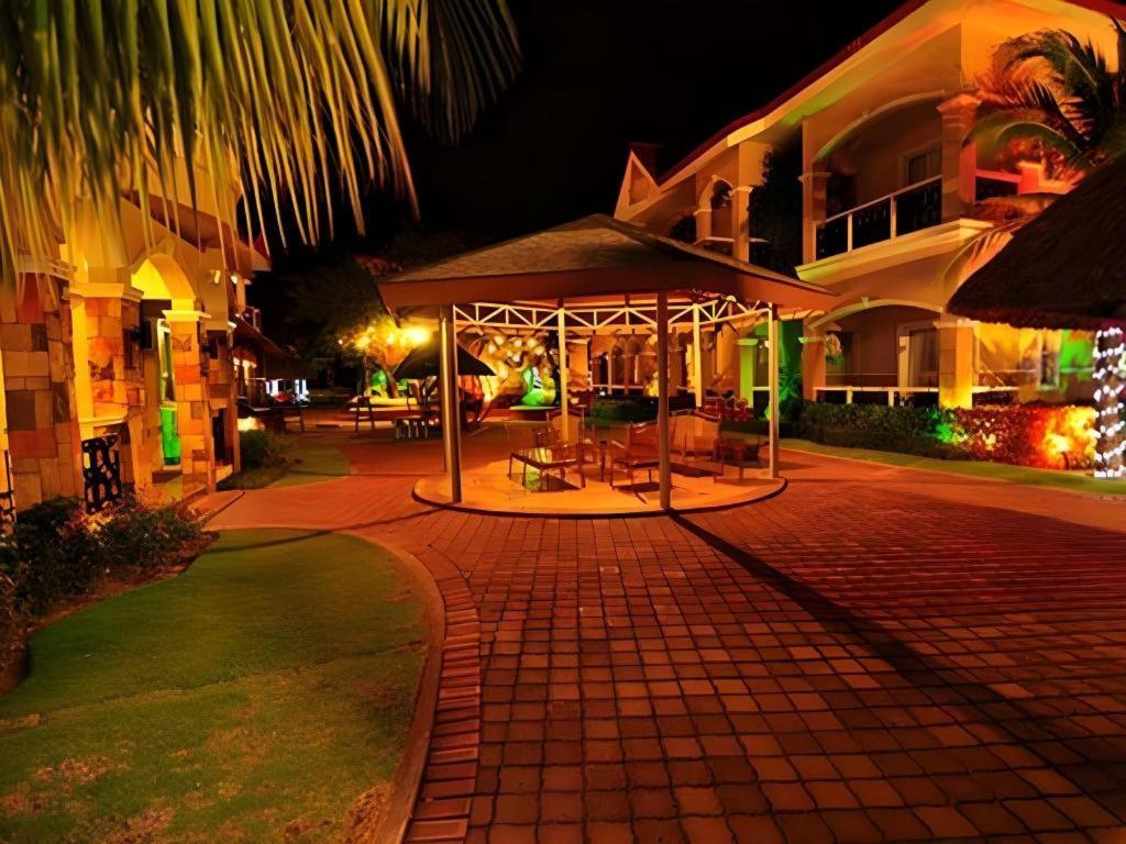 Moonbay Marina The Villas Олонгапо Екстериор снимка