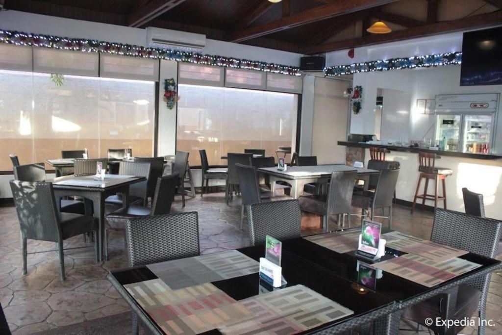 Moonbay Marina The Villas Олонгапо Екстериор снимка