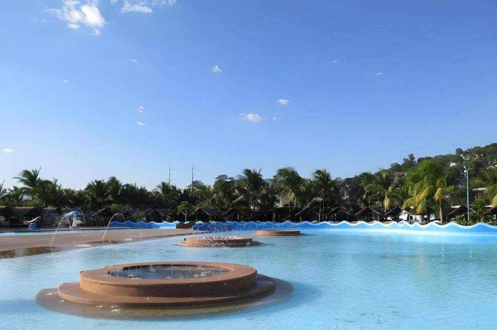 Moonbay Marina The Villas Олонгапо Екстериор снимка