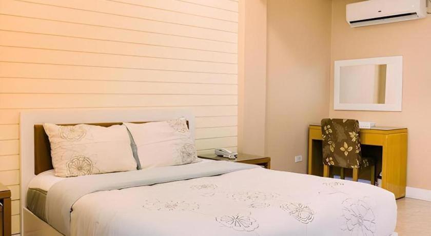 Moonbay Marina The Villas Олонгапо Екстериор снимка